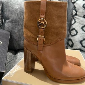 Michael Kors Fulton Bootie size 9 color: Luggage. Leather/Suede